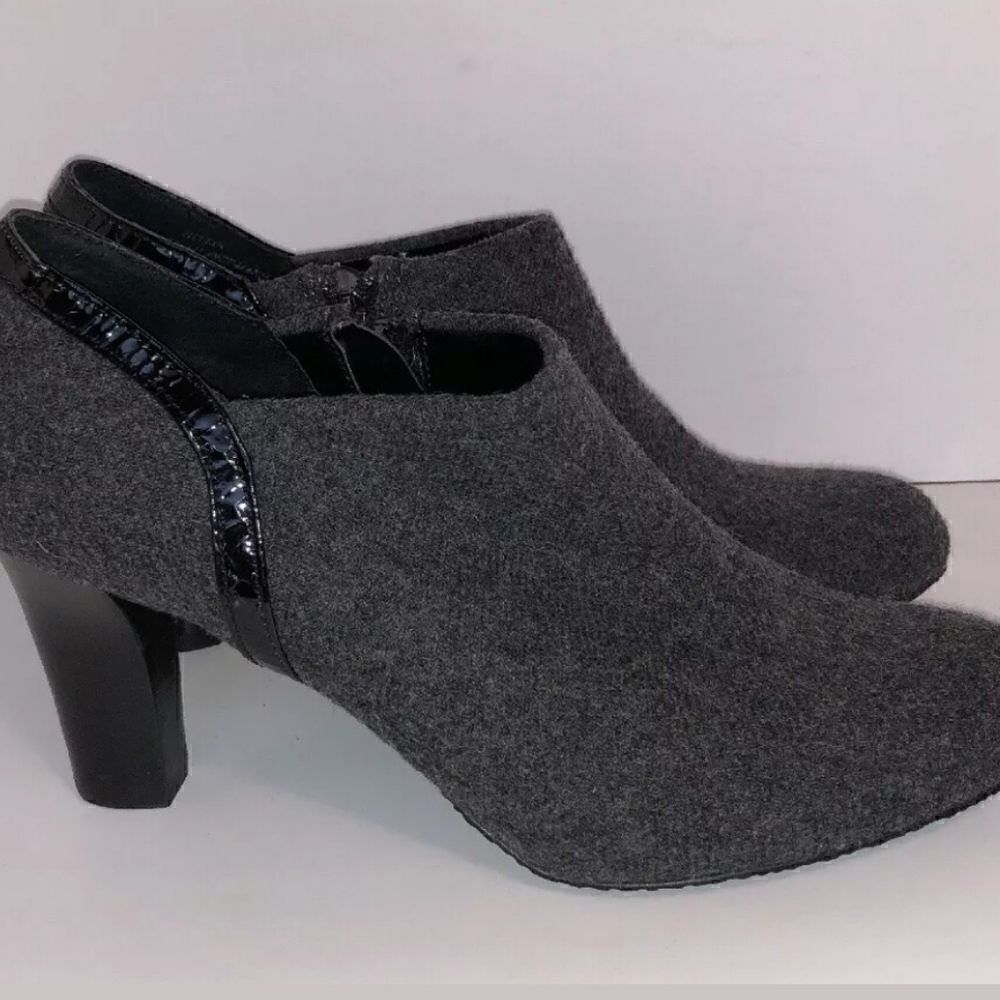 Liz Claiborne Classic Jillian Bootie, 9M, NWOT